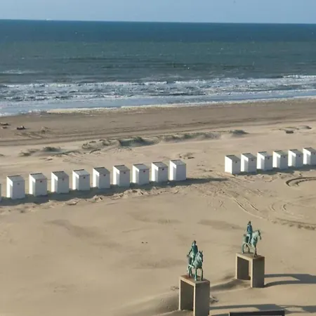 Near Belgian Coastline Beach, Cleaning Included Appartamento Oostduinkerke